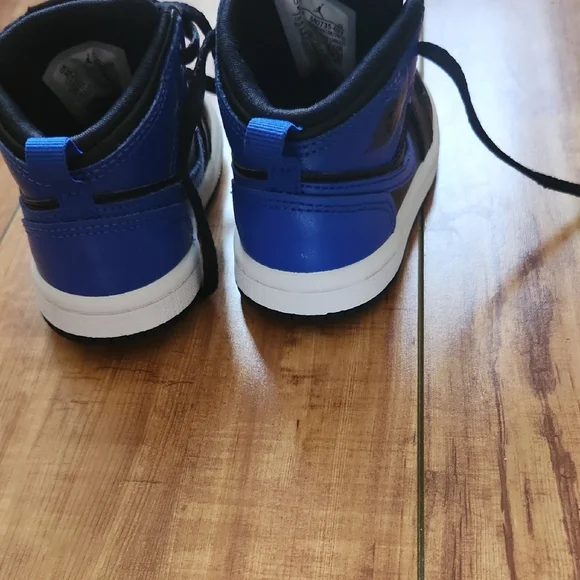 Jordan Black and Blue Iconic Sneakers - Picture 4 of 6